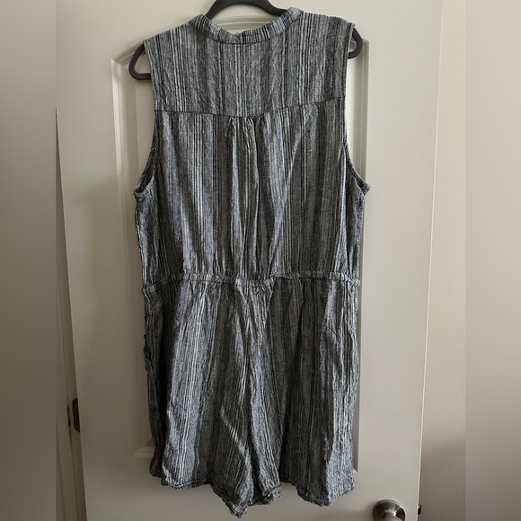 Kelly Renee Romper - Picture 2 of 2